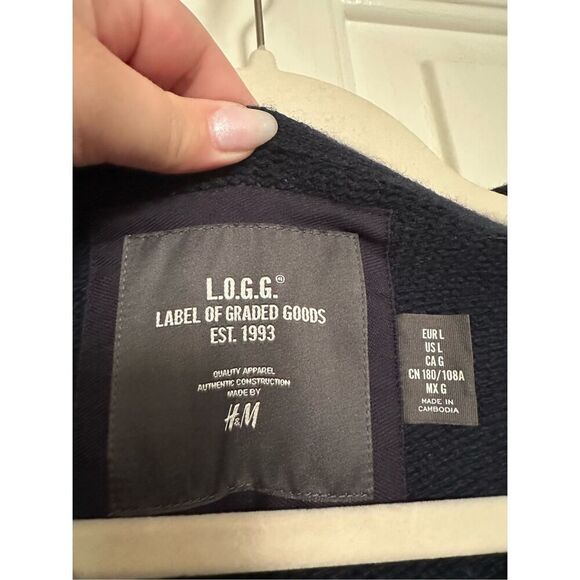 Men’s navy blue V-neck sweater - LOGG - ￼ label of greeted goods by H&M size L￼ - Picture 5 of 7